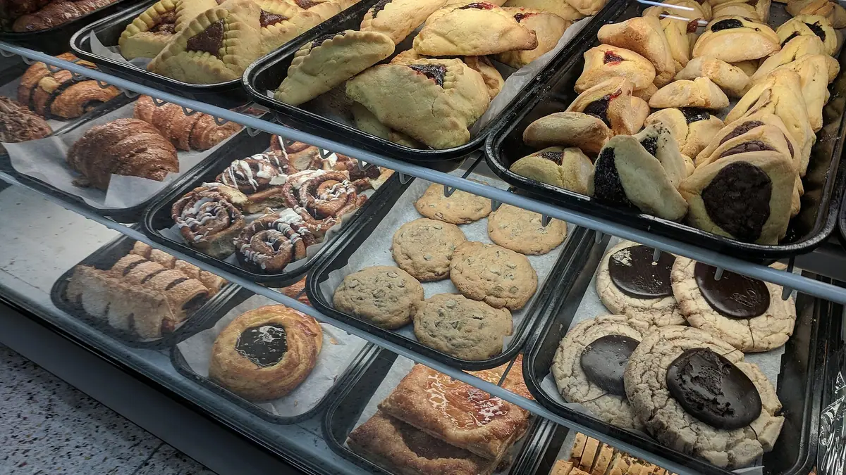 Simpsons Bakery – bakery in Newton Stewart town centre